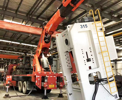 樊城附近随车吊出租，轻松解决运输难题