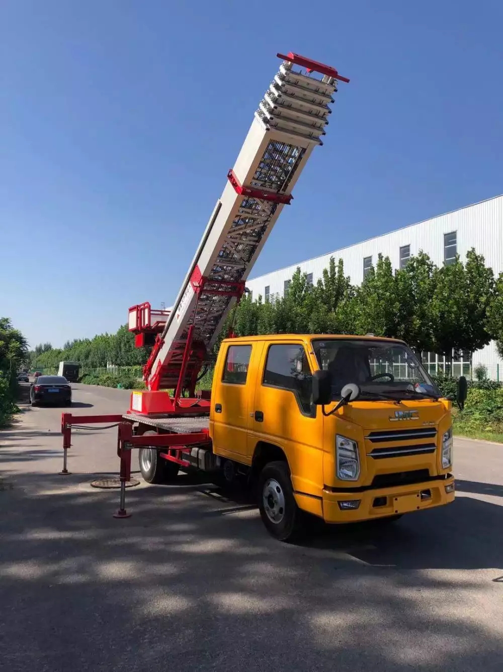 樊城附近的云梯车出租服务：轻松解决高空作业需求