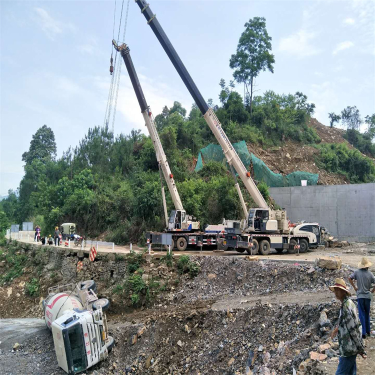 樊城汽车掉沟里叫吊车救援要多少钱